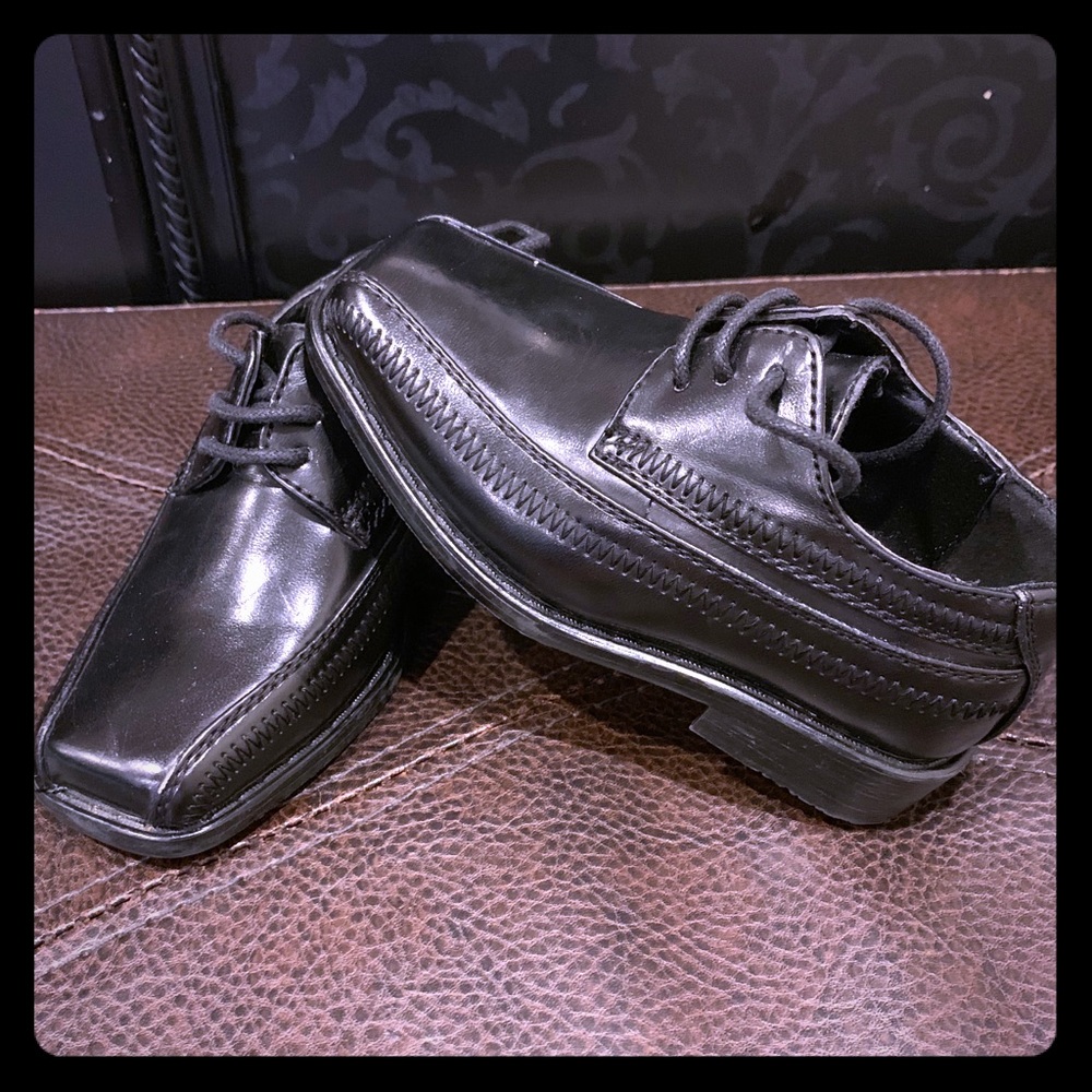 Boys size 7 Stacy Adams dress shoes